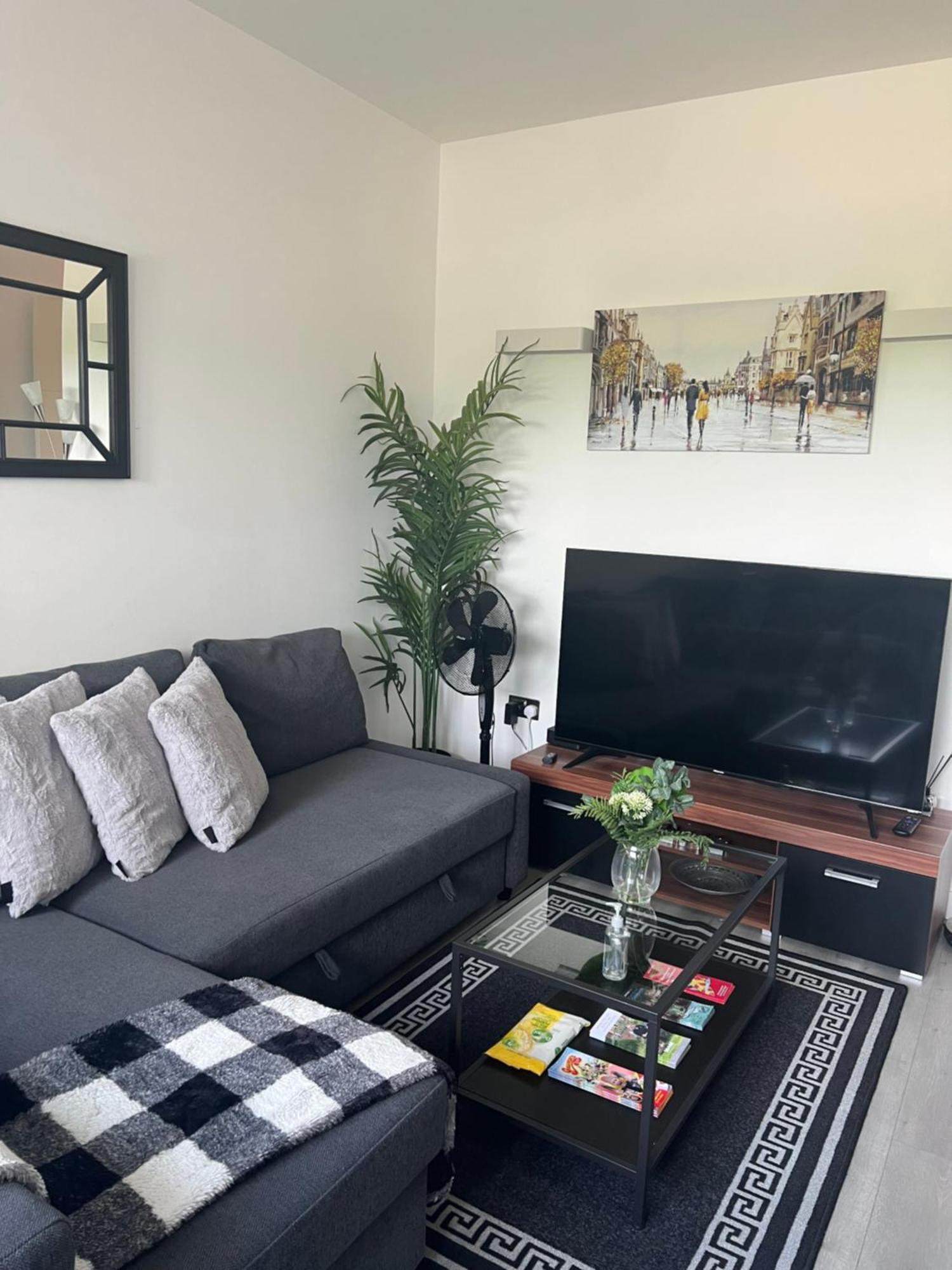Luxurious Short Stay Flat In Μίλτον Κέινς Εξωτερικό φωτογραφία